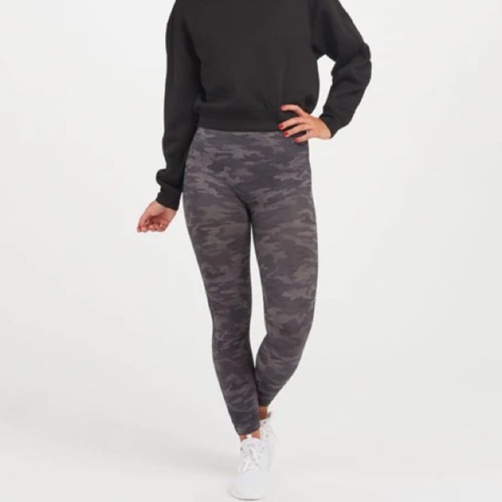 NWT Spanx Look at Me now Seamless Leggings - Heathered Camo